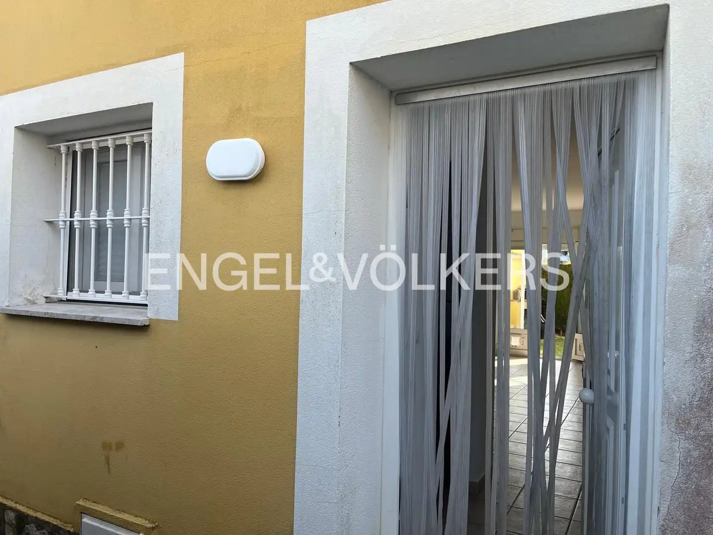 Vista exterior de Casa adosada de alquiler en Oliva con Aire acondicionado, Calefacción y Jardín privado