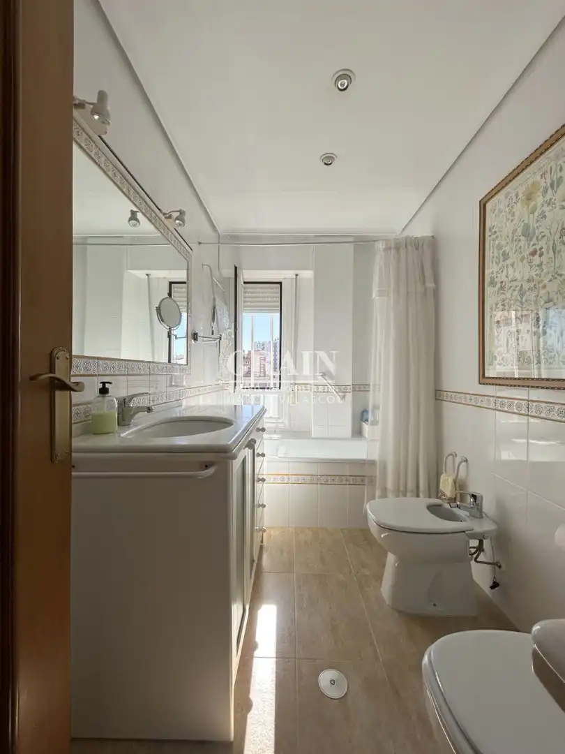 Bathroom of Flat for rent in Albacete  with Air Conditioner, Heating and Storage room