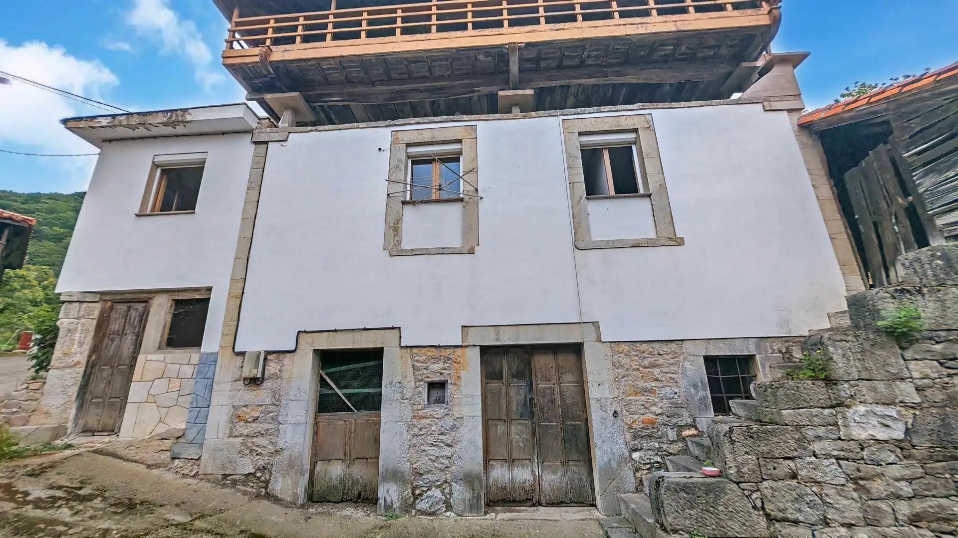 Exterior view of Detached homes for sale in Belmonte de Miranda