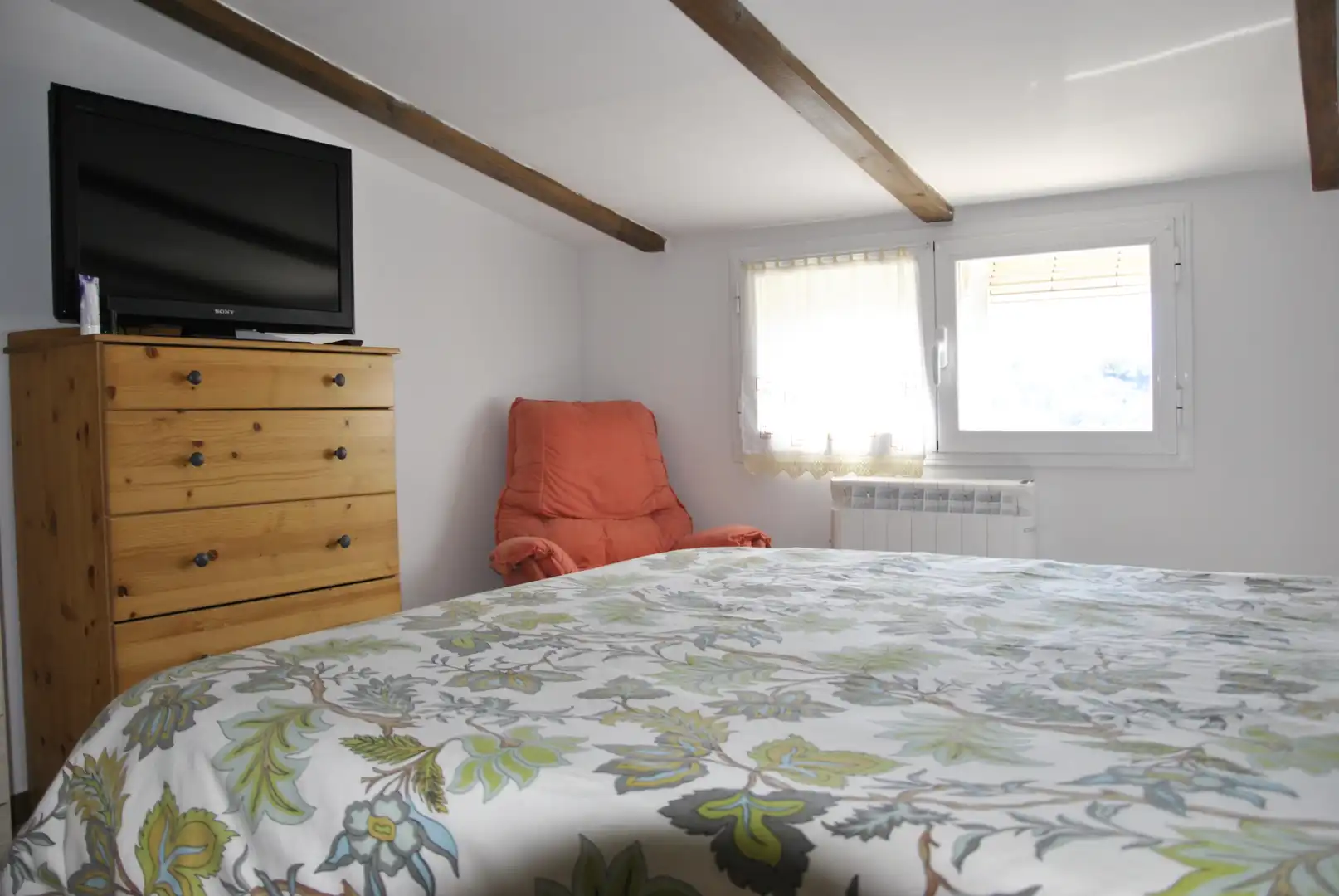 Schlafzimmer von Wohnung zum Verkauf in Arroyomolinos de la Vera mit Klimaanlage, Heizung und Möbliert