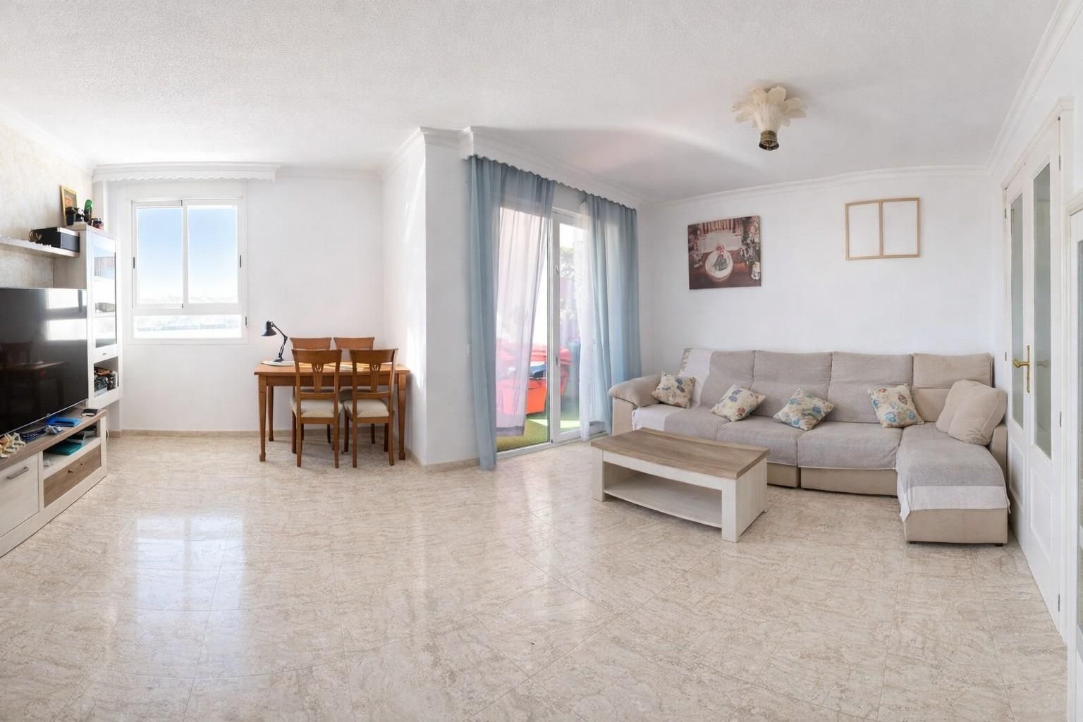 Living room of Apartment for sale in Benalmádena  with Air Conditioner and Community pool