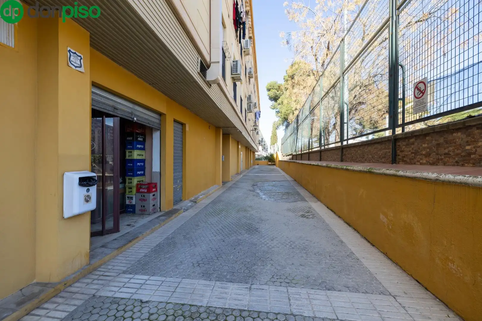 Local en venta en Avenida Avenida Juan Pablo II, 92, Joaquina Eguaras