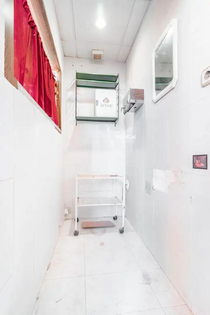 Baño de Local en venta en Oviedo 