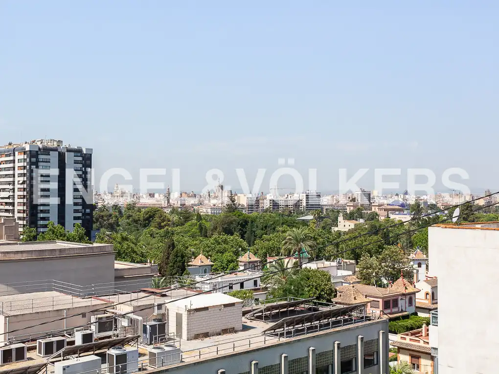 Exterior view of Flat for rent in Valencia  with Air Conditioner, Heating and Terrace