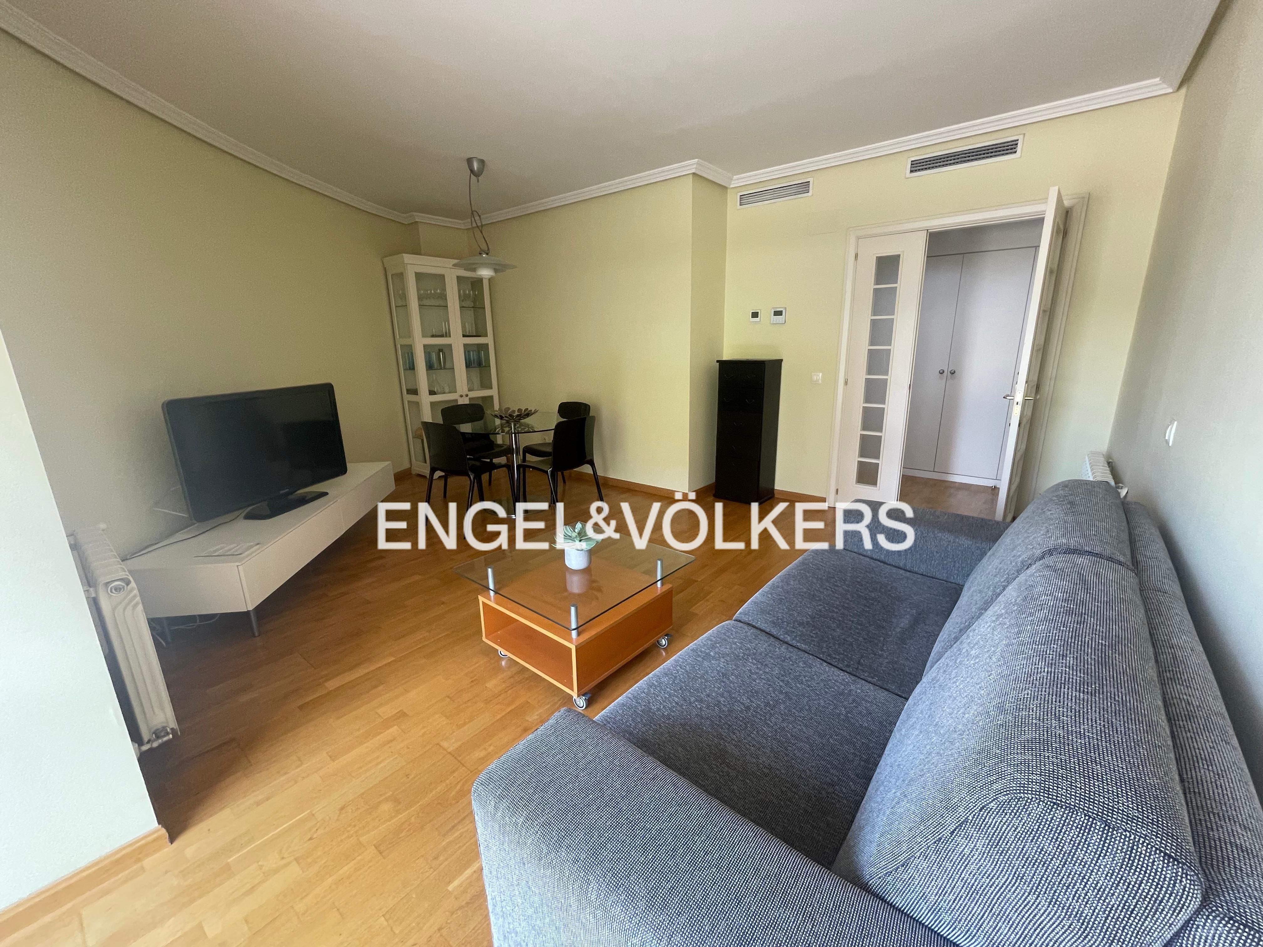 Sala d'estar de Apartament de lloguer en  Madrid Capital amb Aire condicionat, Calefacció i Parquet