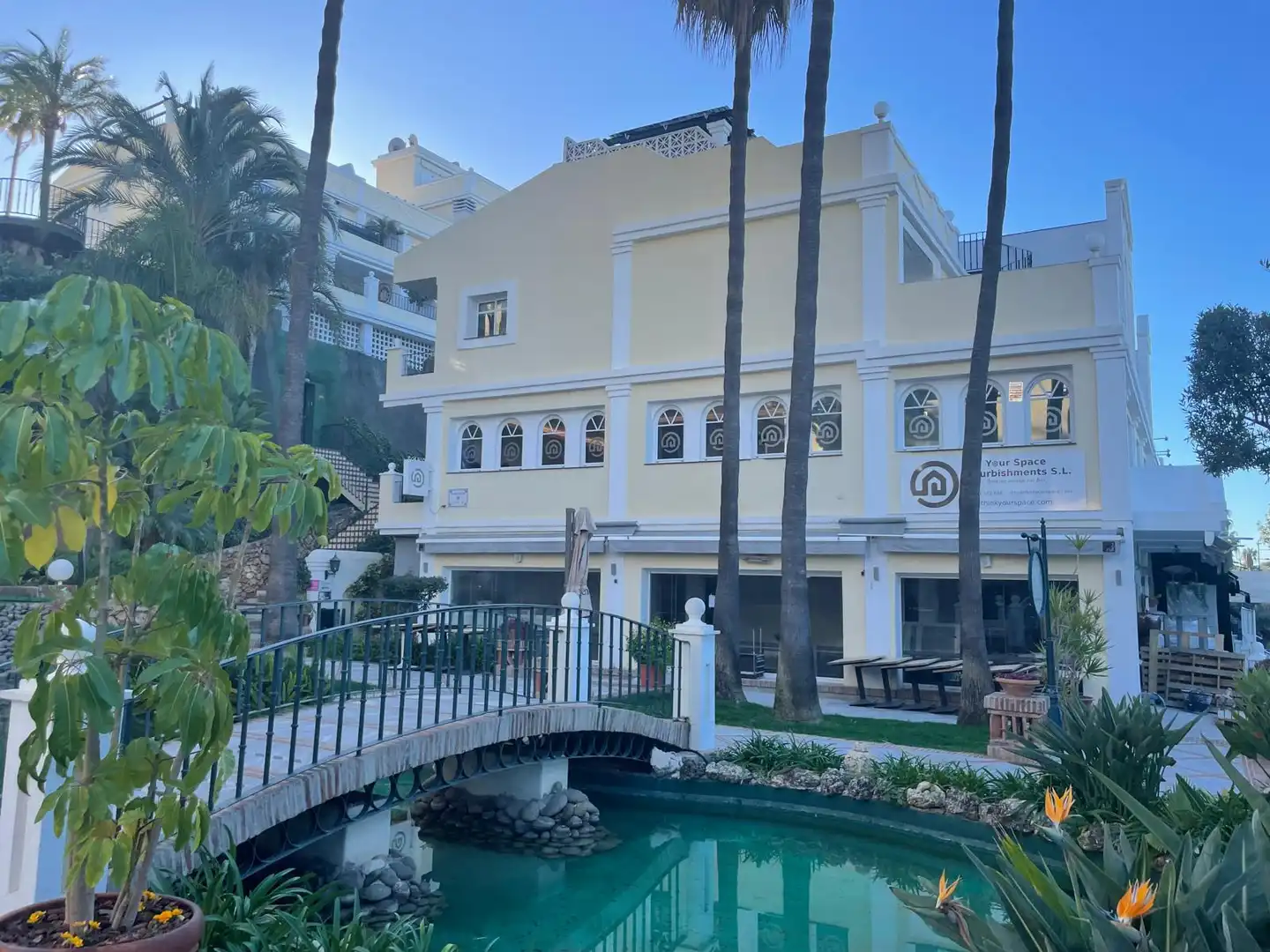 Außenansicht von Büro zur Miete in Marbella mit Klimaanlage