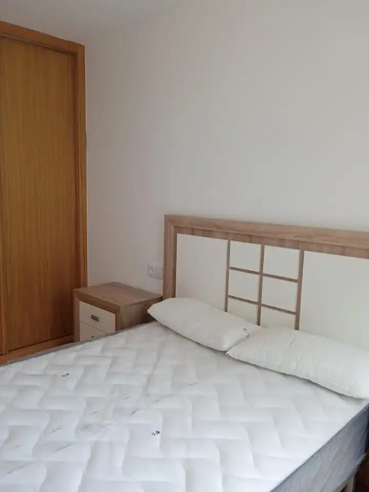 Habitación de Piso de alquiler en Santiago de Compostela  con Calefacción, Terraza y Amueblado