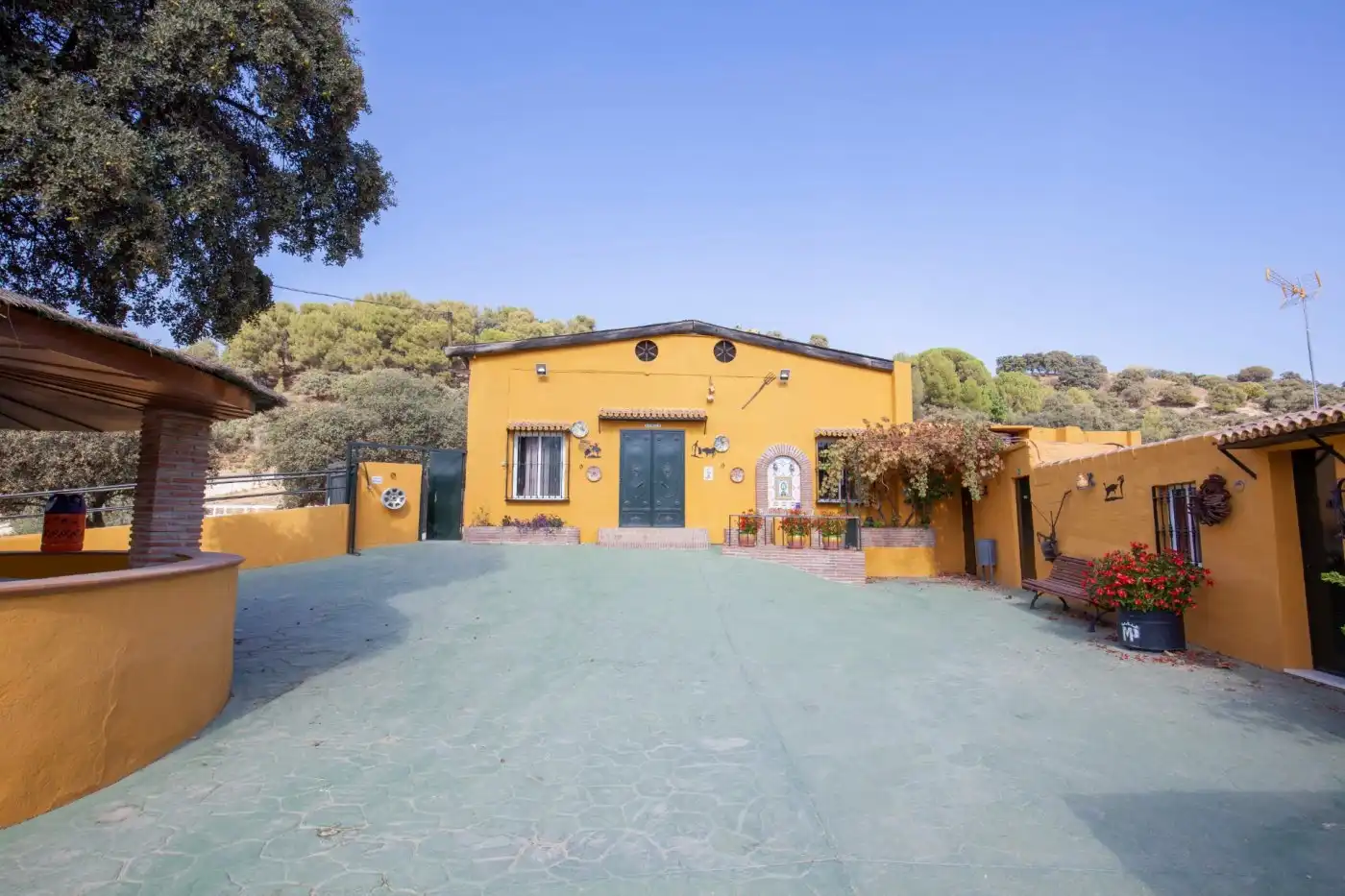 Vista exterior de Finca rústica en venda en Monda amb Jardí privat, Terrassa i Traster