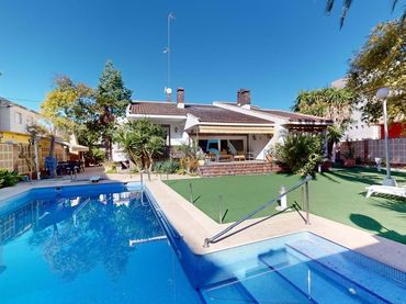Haus mit Pool zum Verkauf in Plaza Juan Ramon Gimenez
