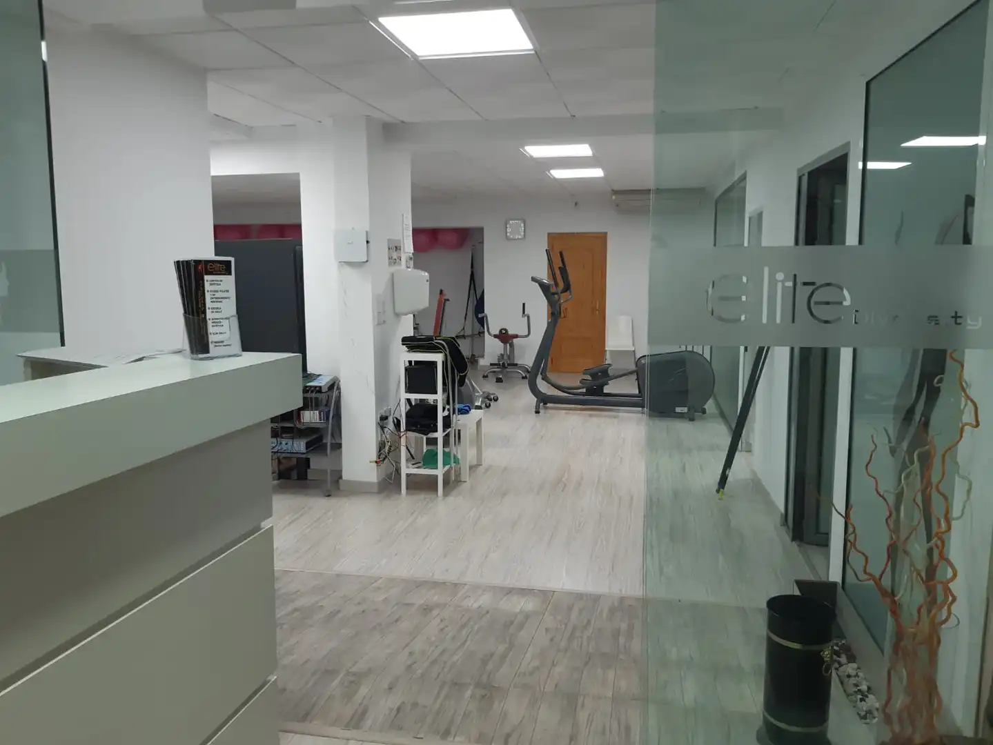 Business premises for sale in Avenida Primero de Mayo 1, imagen 8