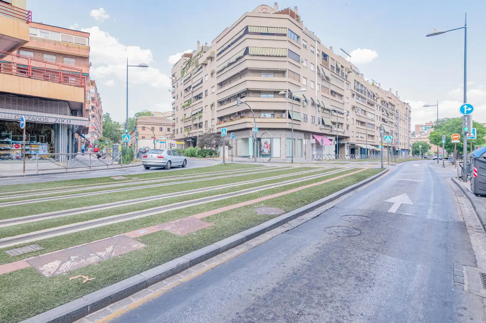 Vista exterior de Pis en venda en Granada amb Calefacció i Moblat