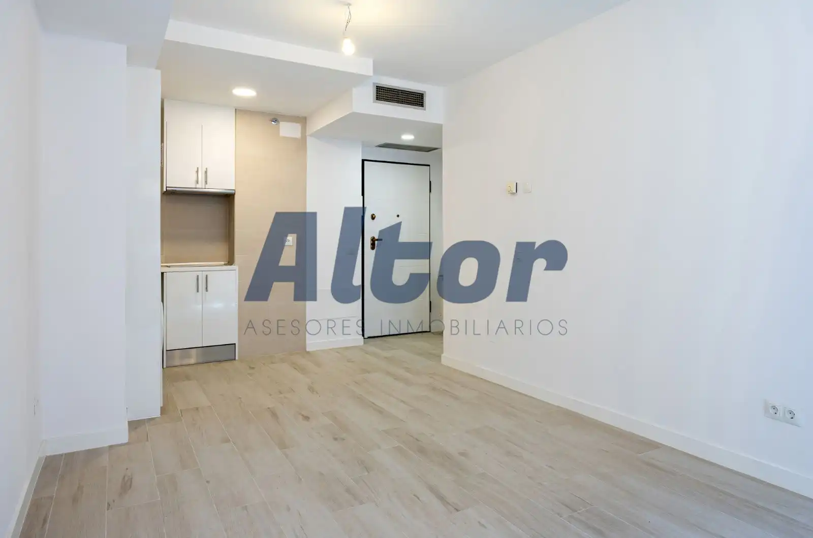 Bedroom of Flat for sale in Madrid  with Air Conditioner, Heating and Storage room