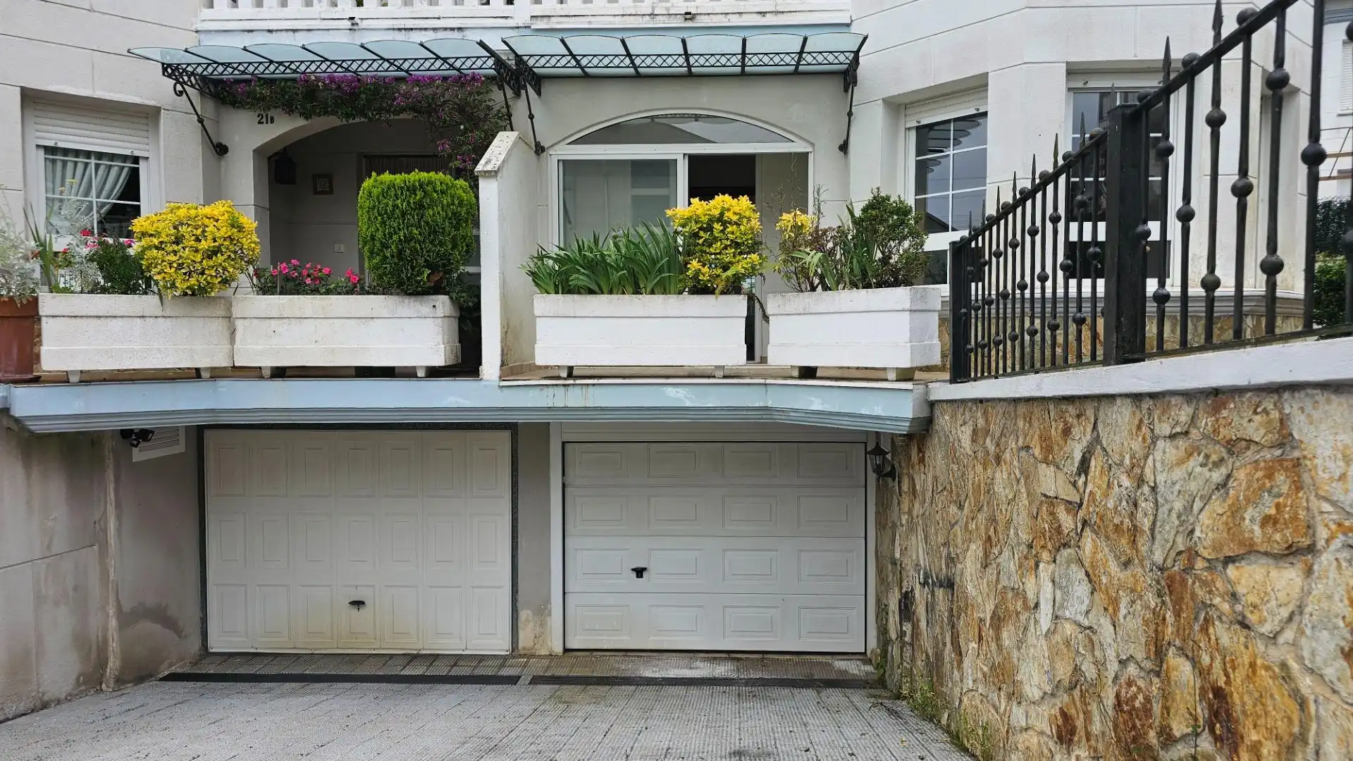 Vista exterior de Casa adosada en venta en Bárcena de Cicero con Calefacción, Jardín privado y Terraza