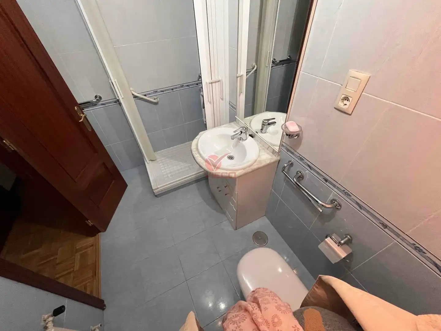 Bathroom of Flat for rent in Cuenca  with Air Conditioner, Heating and Furnished