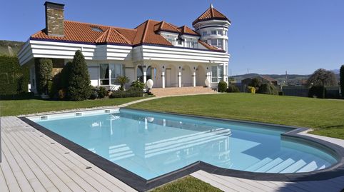 Excelente chalet con piscina cerca de Suances
