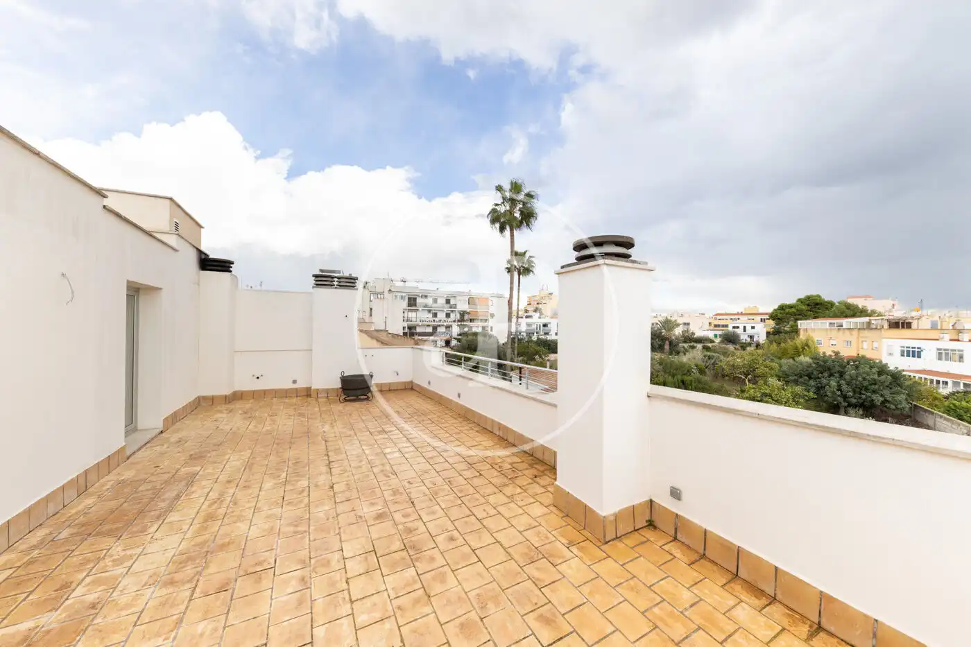 Terrasse von Einfamilien-Reihenhaus zum Verkauf in  Palma de Mallorca mit Klimaanlage, Heizung und Privatgarten