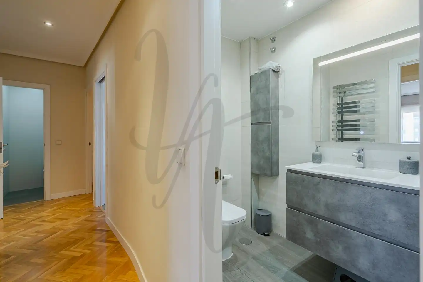 Badezimmer von Wohnung zum Verkauf in Madrid mit Klimaanlage, Heizung und Parkett