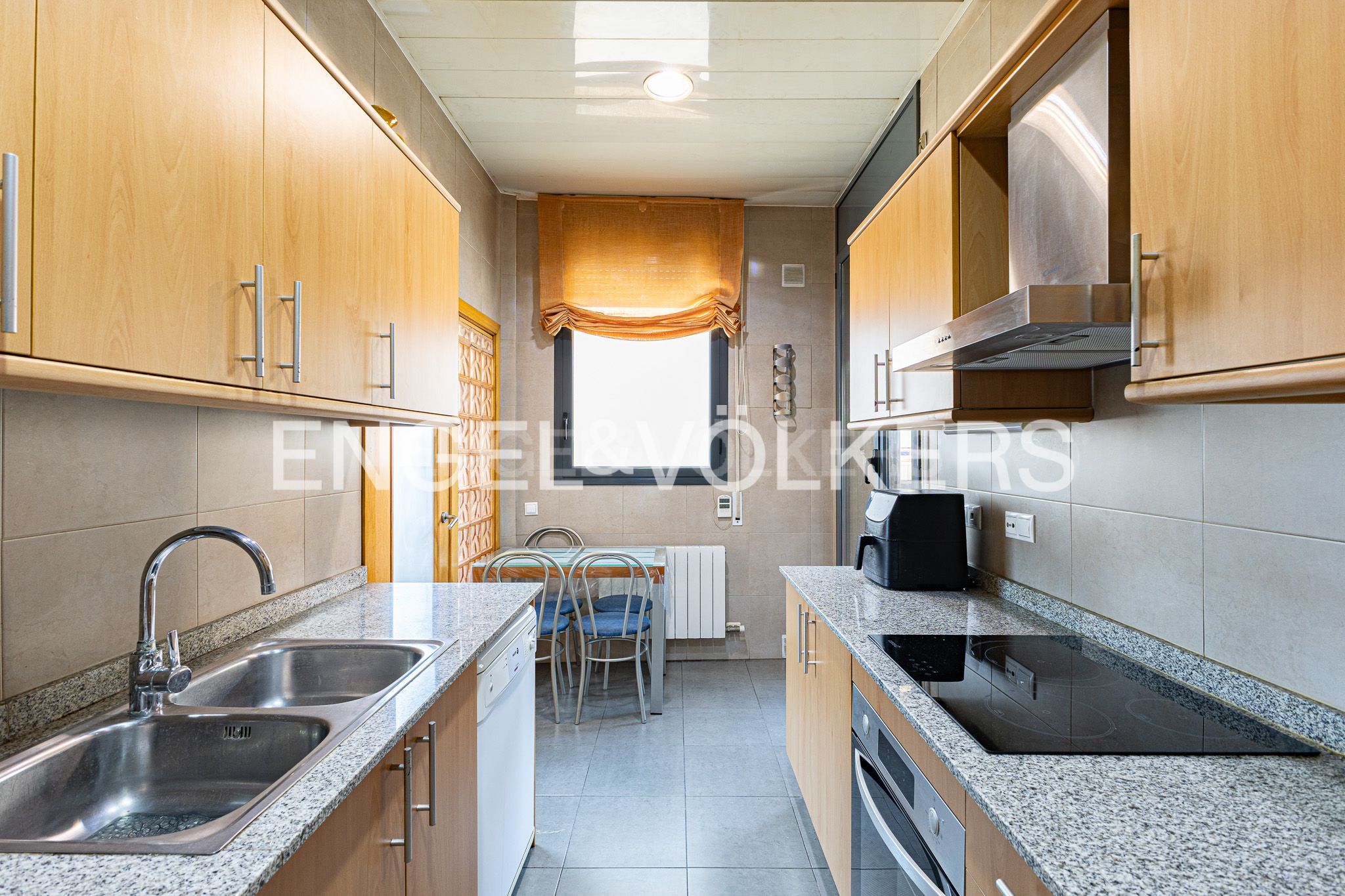 Cuina de Apartament en venda en Cornellà de Llobregat amb Aire condicionat, Calefacció i Parquet