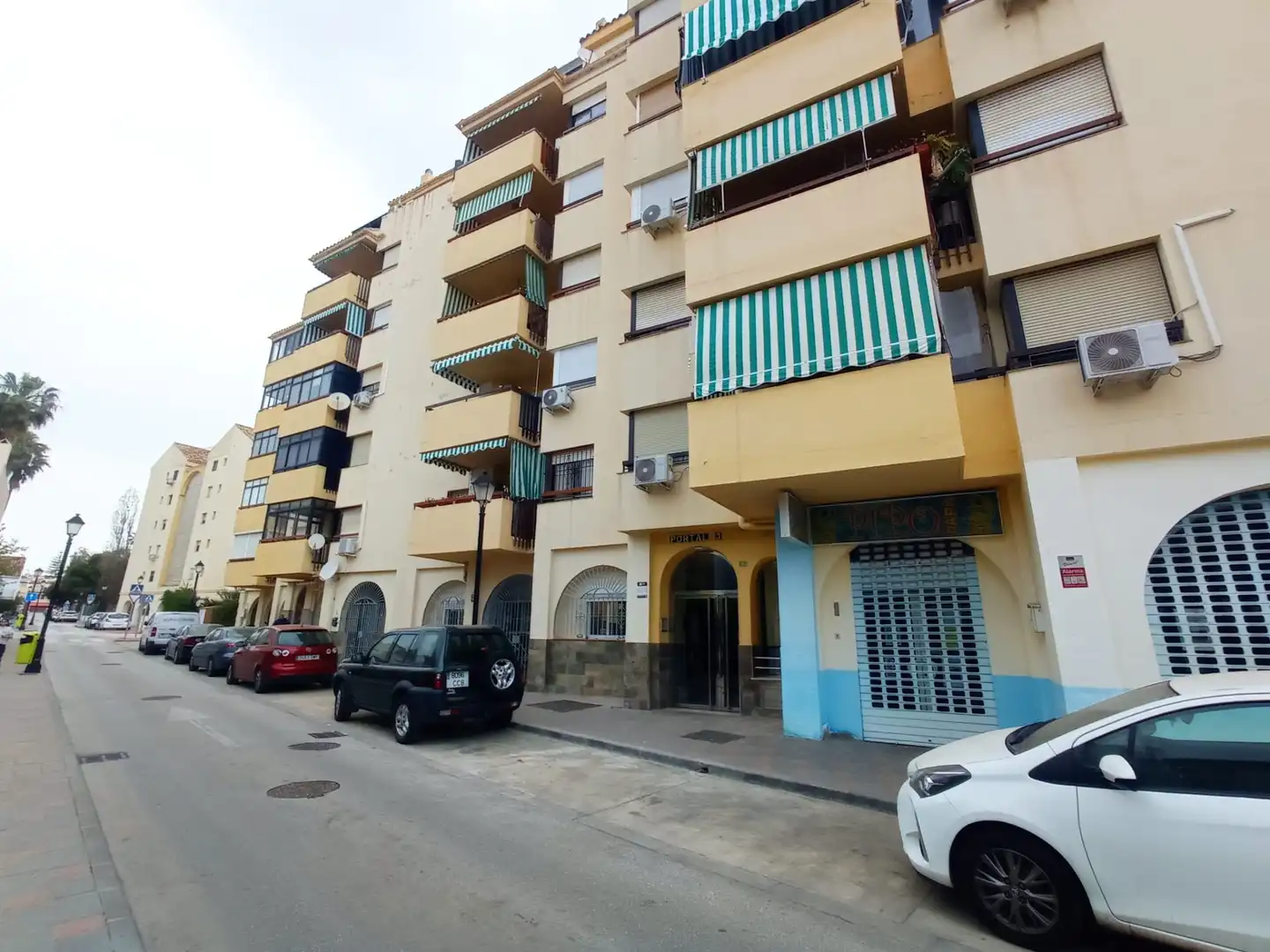 Vista exterior de Pis en venda en Fuengirola amb Aire condicionat, Terrassa i Moblat