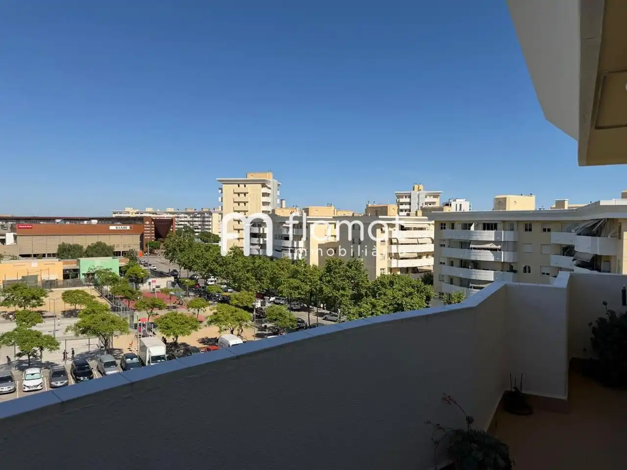 Vista exterior de Pis en venda en Badalona amb Balcó