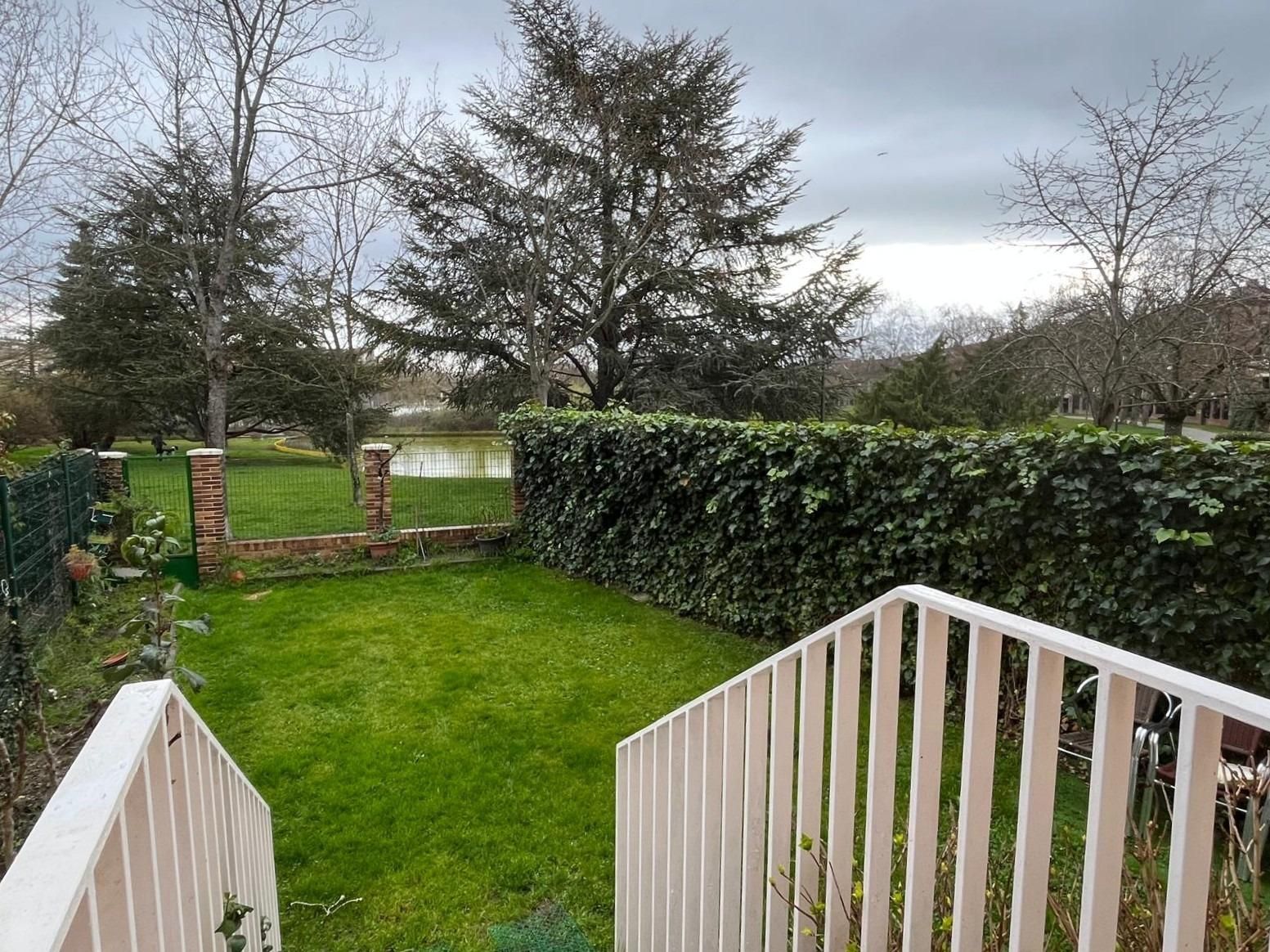 Garden of Single-family semi-detached for sale in Barañain  with Air Conditioner, Heating and Private garden