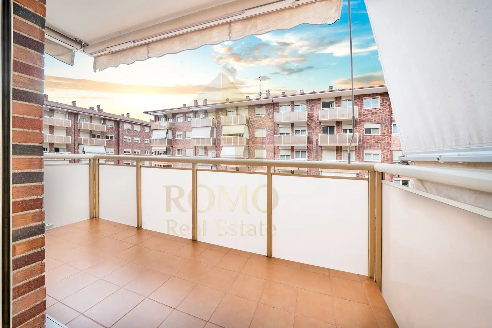 Vista exterior de Piso en venta en Santa Perpètua de Mogoda con Aire acondicionado, Calefacción y Parquet