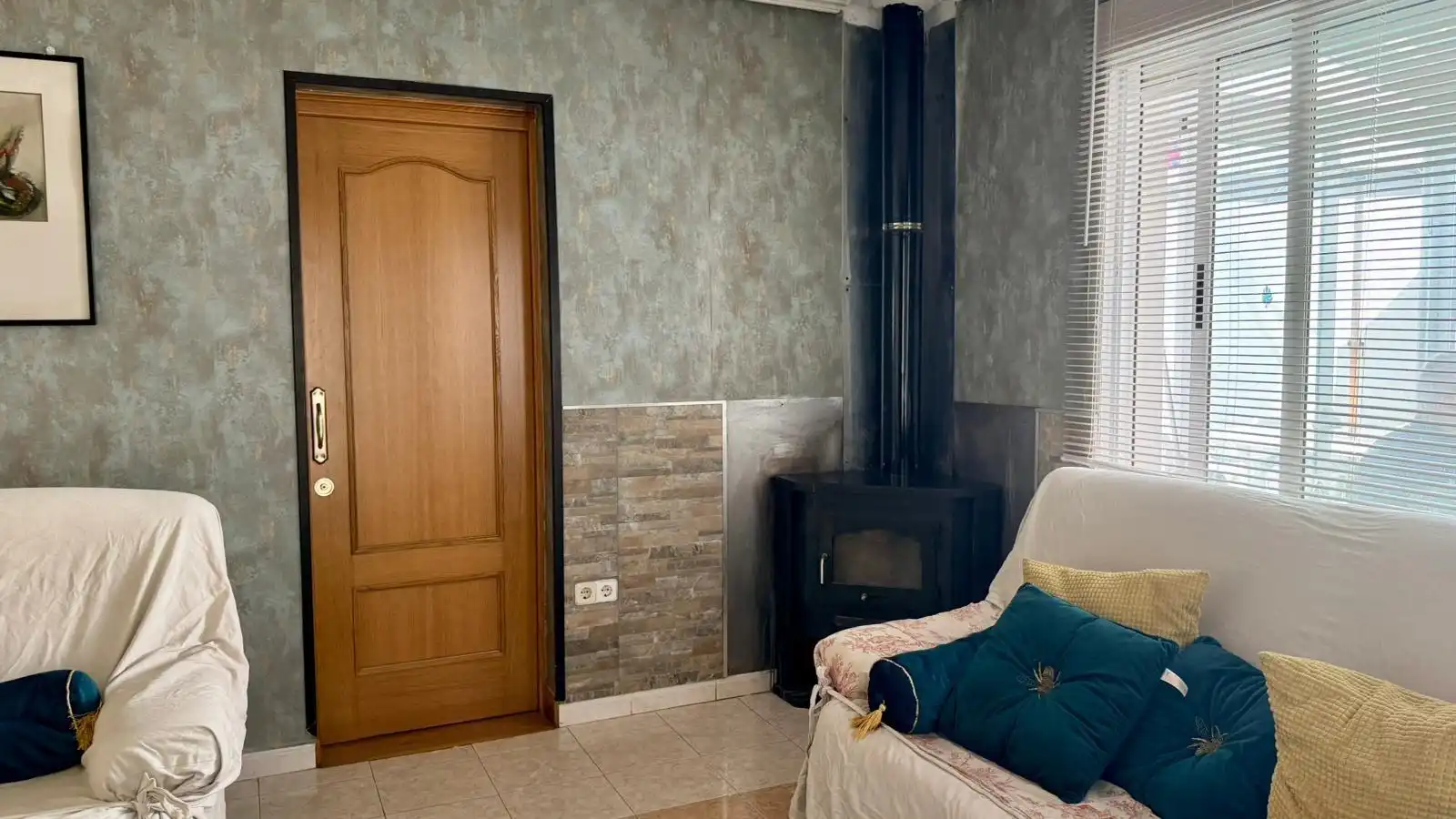 Sala d'estar de Casa o xalet en venda en Zarzuela del Pinar amb Calefacció i Moblat