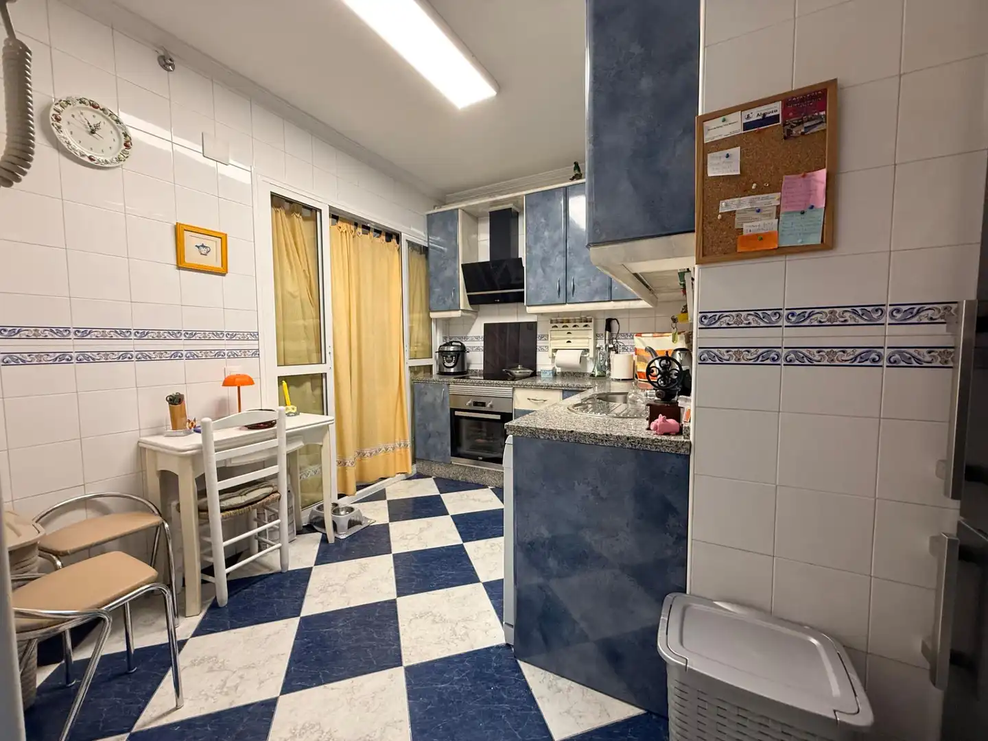 Küche von Wohnung zum Verkauf in Sevilla mit Klimaanlage, Terrasse und Balkon
