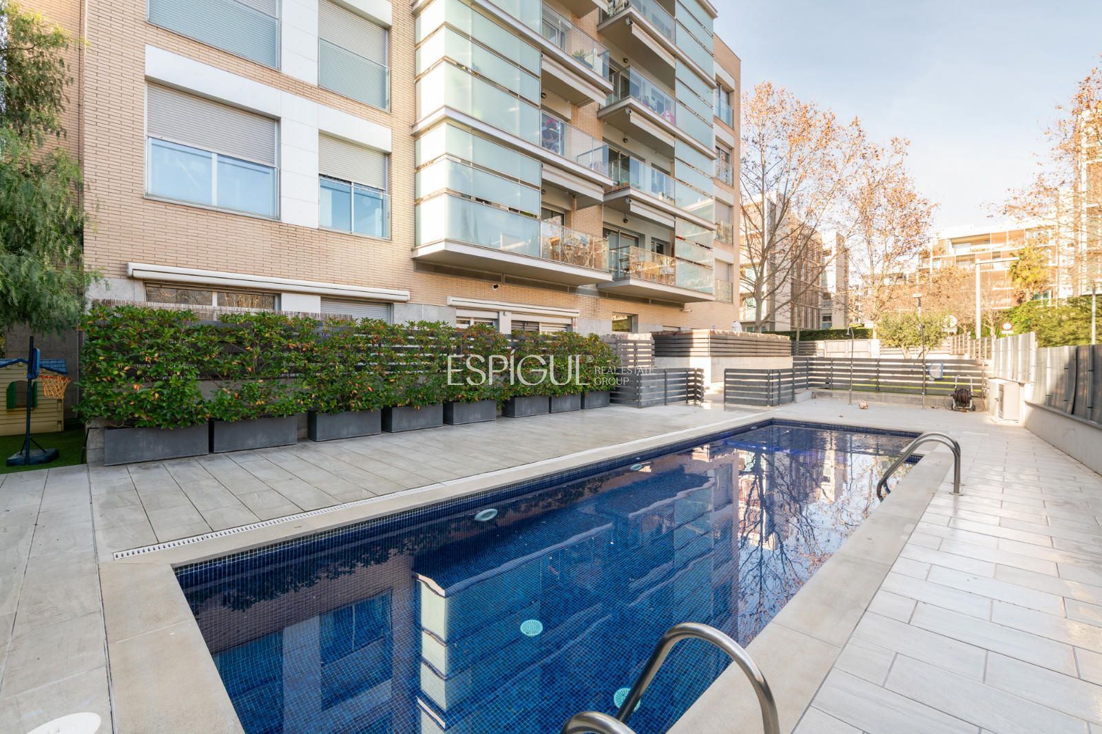 Piscina de Pis en venda en Sant Cugat del Vallès amb Aire condicionat, Calefacció i Terrassa