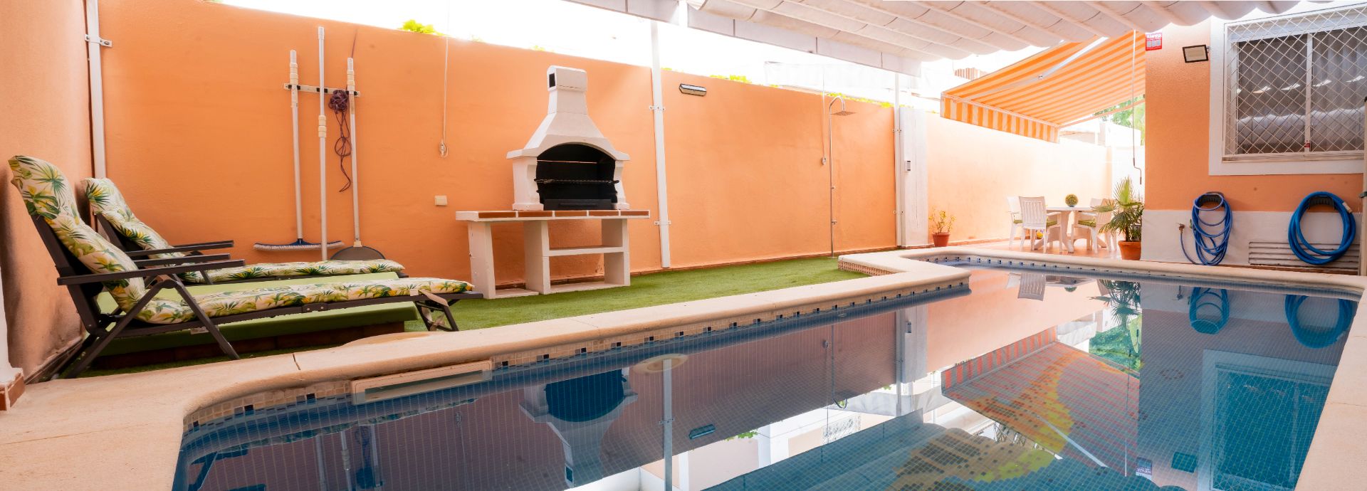 Piscina de Casa adosada en venta en  Sevilla Capital con Aire acondicionado, Calefacción y Piscina