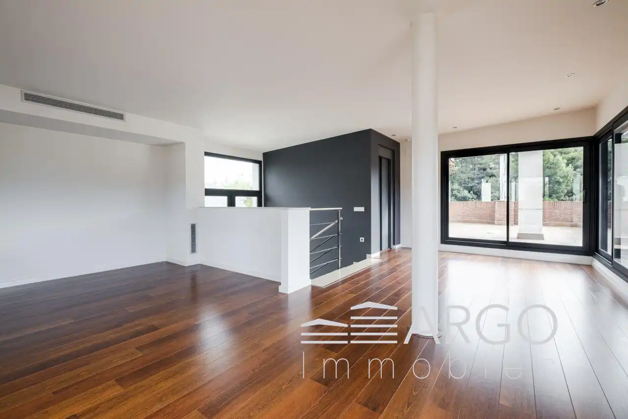 Living room of Houses for sale in Sant Cugat del Vallès  with Air Conditioner, Heating and Private garden