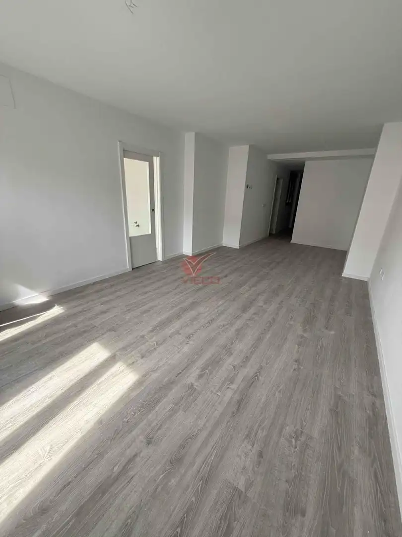 Piso en venta en Cuenca con Calefacción, Piscina y Piscina comunitaria