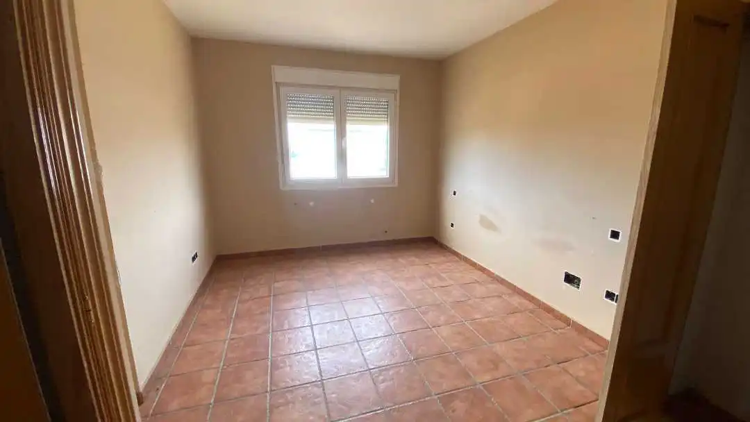 Dormitori de Casa adosada en venda en Tórtola de Henares amb Jardí privat, Terrassa i Balcó