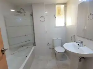 Baño de Piso en venta en Valencia con Aire acondicionado, Horno y Balcón