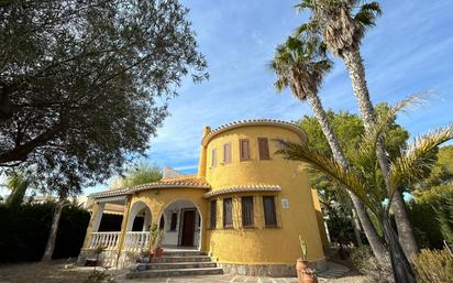 Vista exterior de Casa o xalet en venda en Orihuela amb Jardí privat, Terrassa i Traster