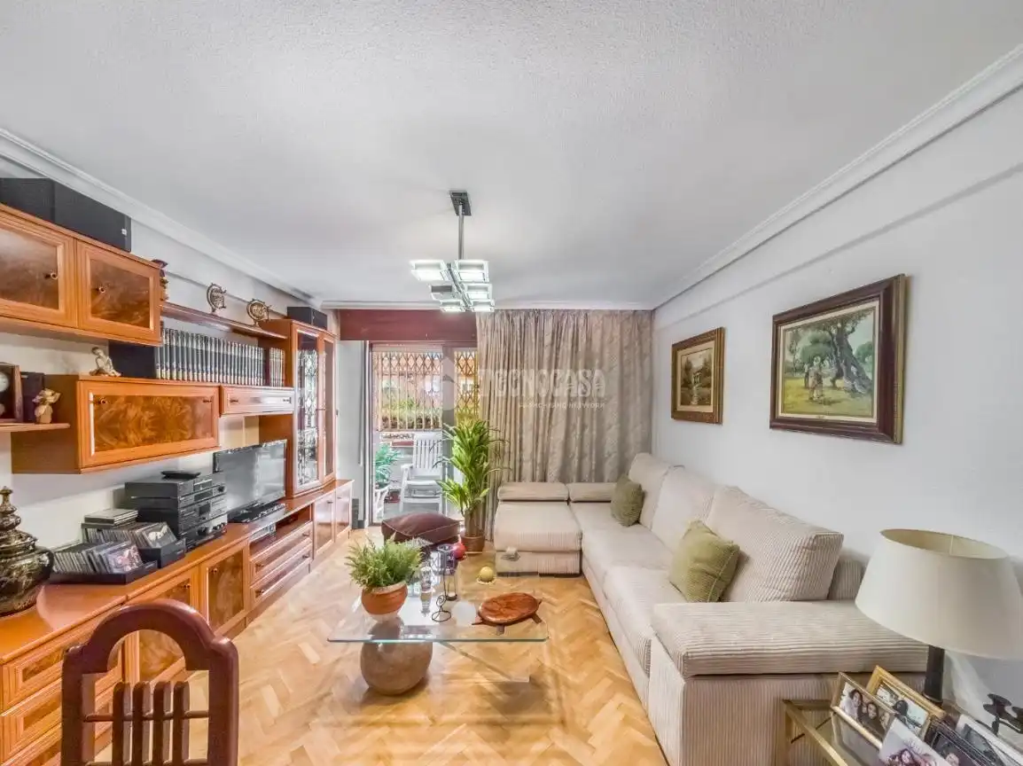 Flat with lift for sale in Moratalaz