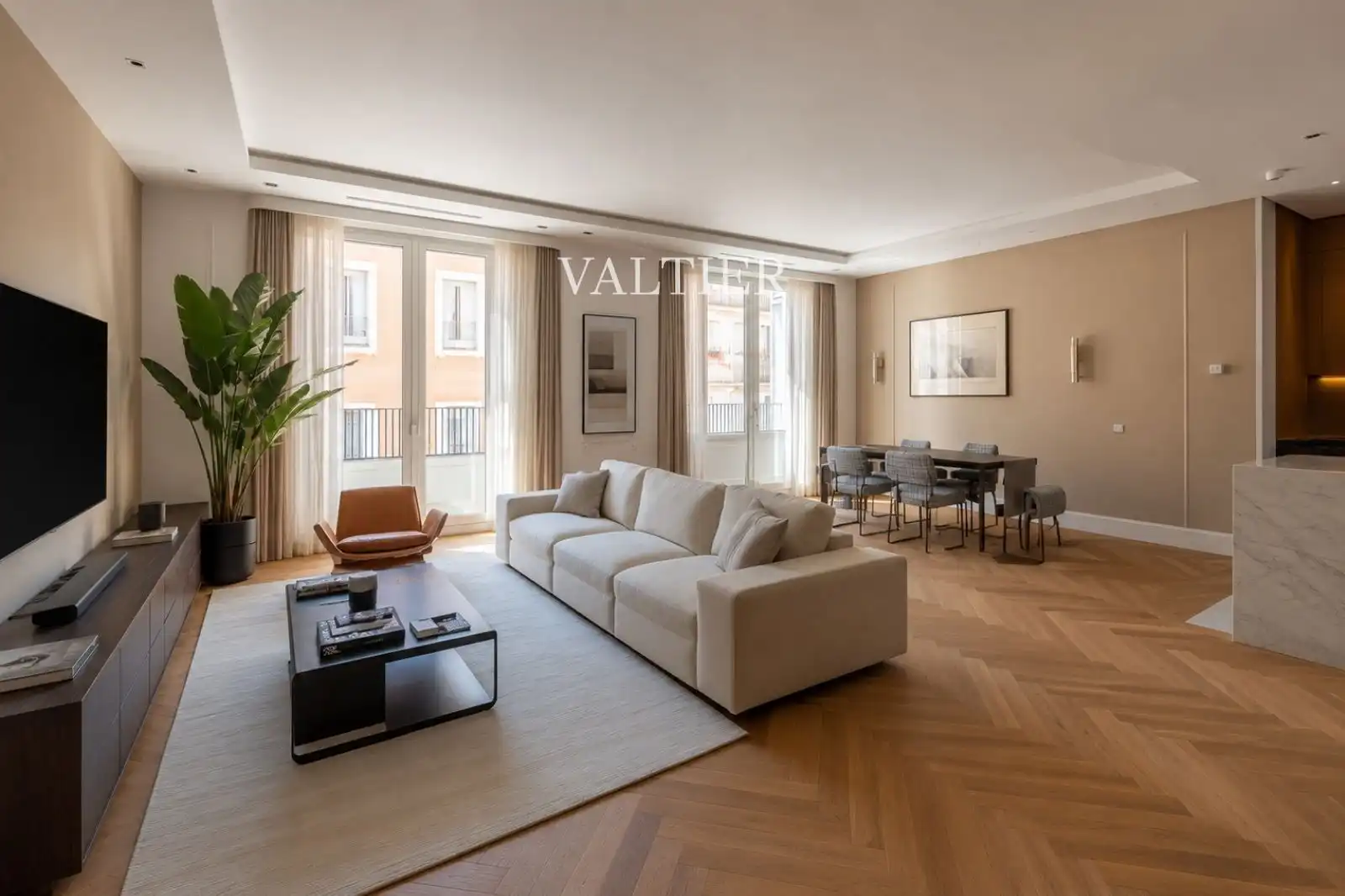 Living room of Flat for sale in Madrid  with Furnished
