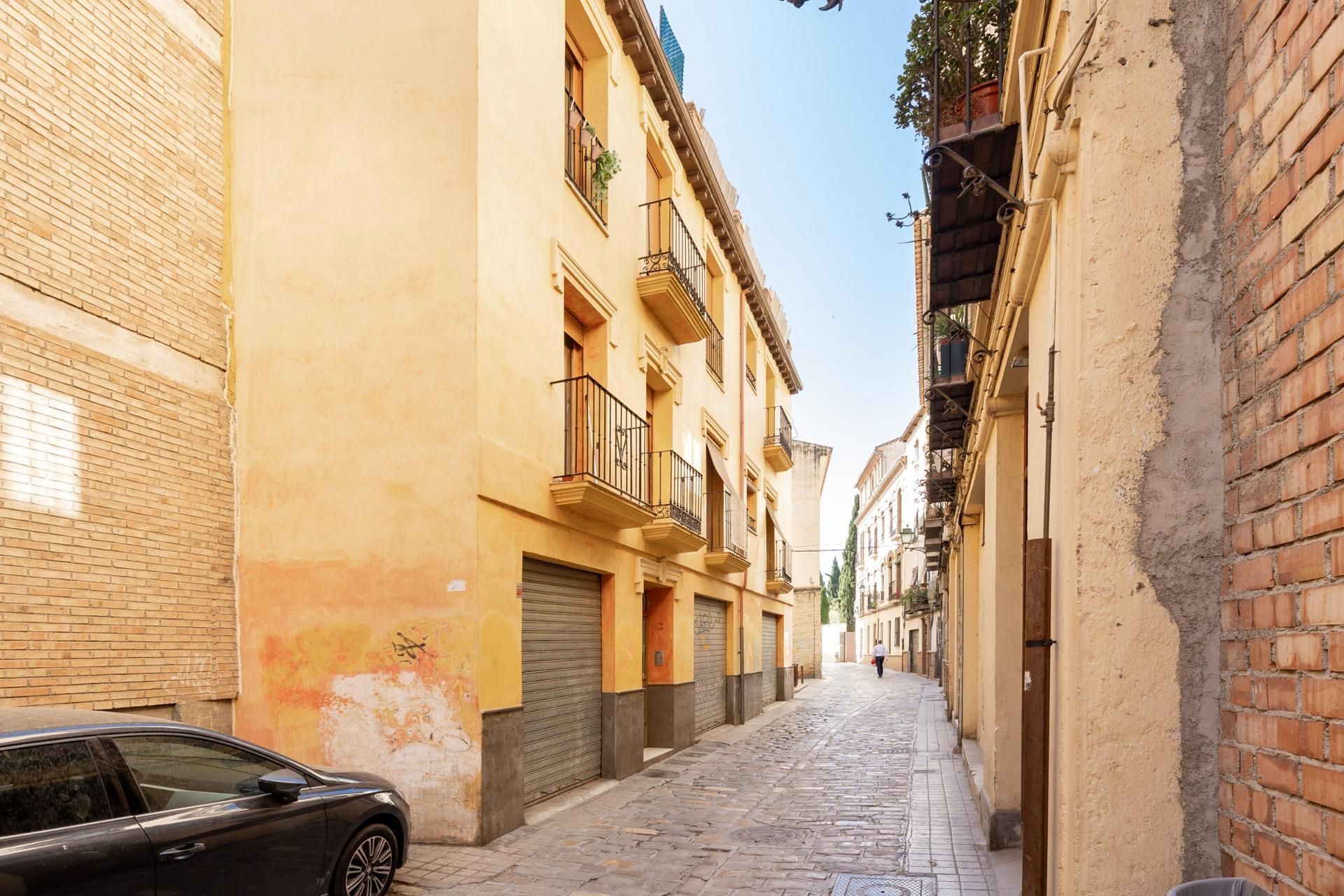 Exterior view of Study for sale in  Granada Capital  with Air Conditioner, Heating and Balcony