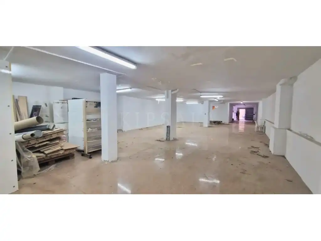 Locale commerciale in vendita a Calle Planells
