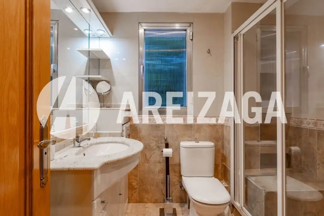 Badezimmer von Wohnung zum Verkauf in Donostia - San Sebastián  mit Heizung, Terrasse und Möbliert
