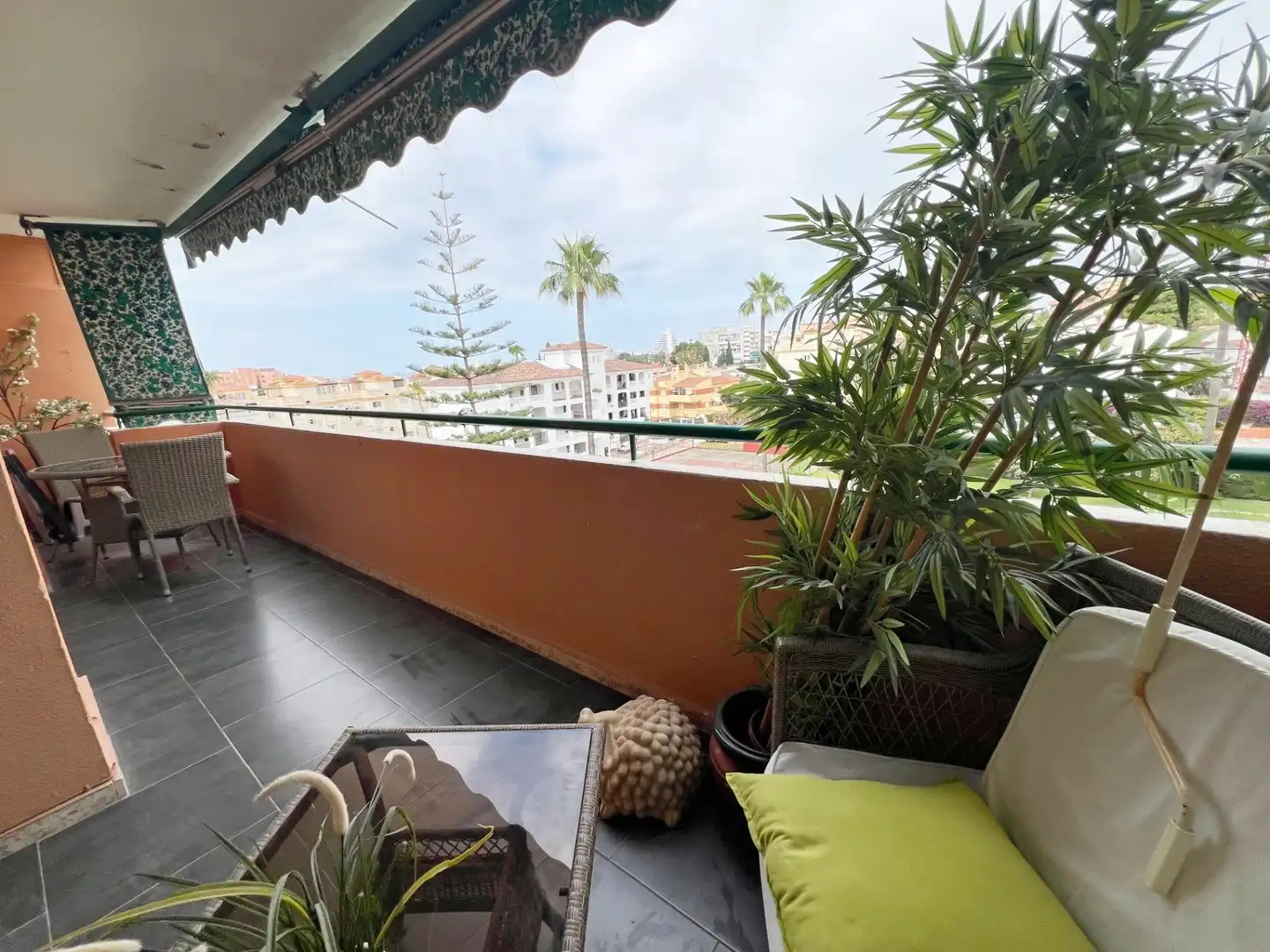 Terrasse von Wohnung zum Verkauf in Torremolinos mit Klimaanlage, Privatgarten und Terrasse