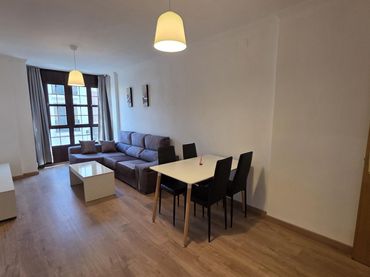 Pis amb balcó de lloguer a Residencial Triana - Barrio Alto