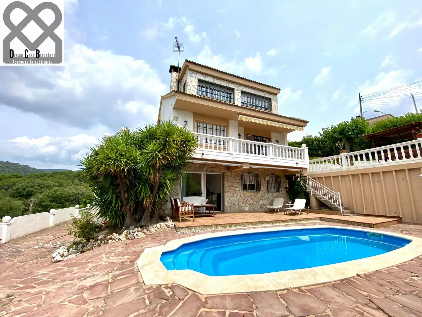Vista exterior de Casa o xalet en venda en Caldes de Montbui amb Aire condicionat, Calefacció i Jardí privat