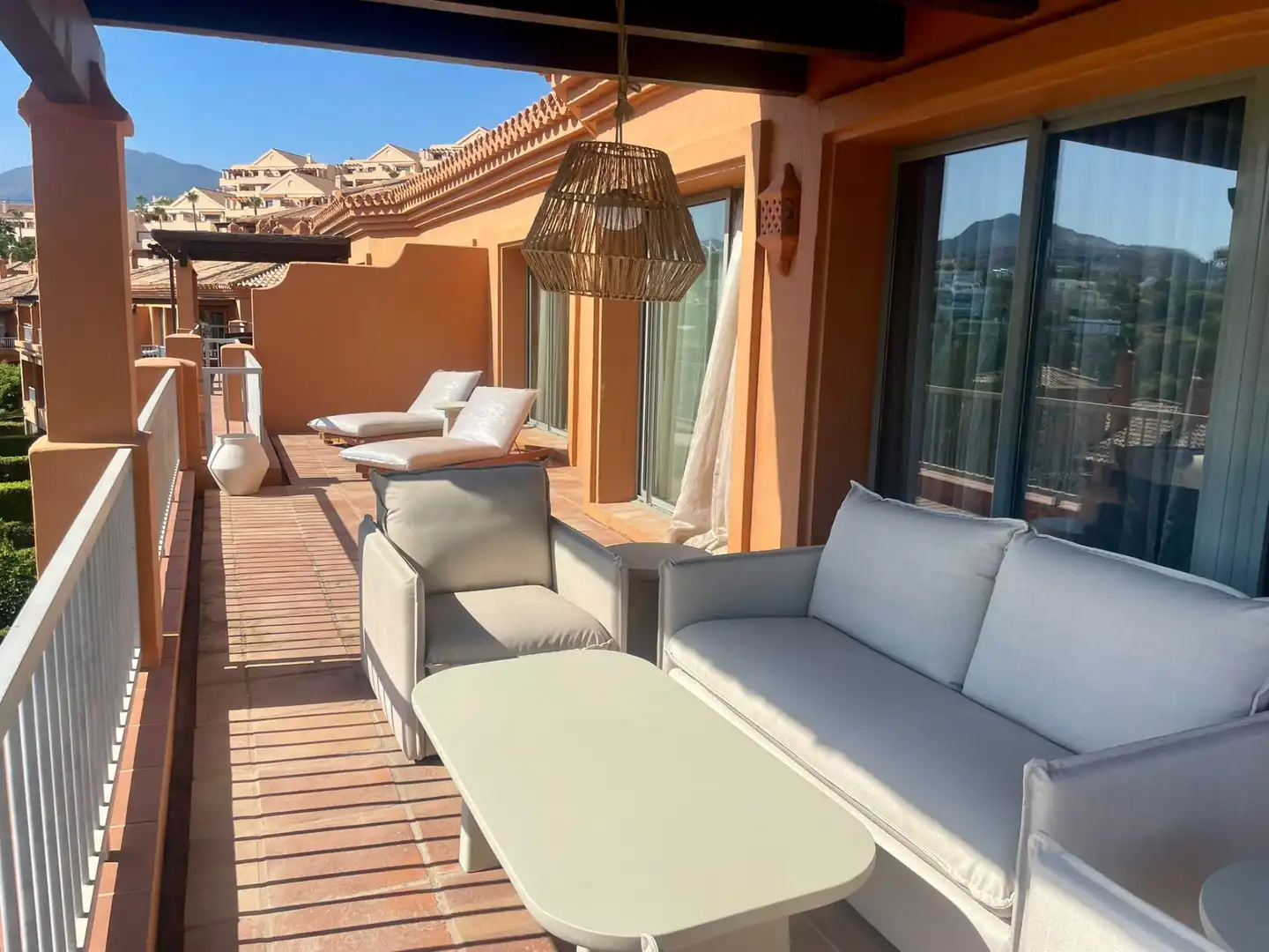 Terrassa de Àtic de lloguer en Estepona amb Aire condicionat, Terrassa i Piscina