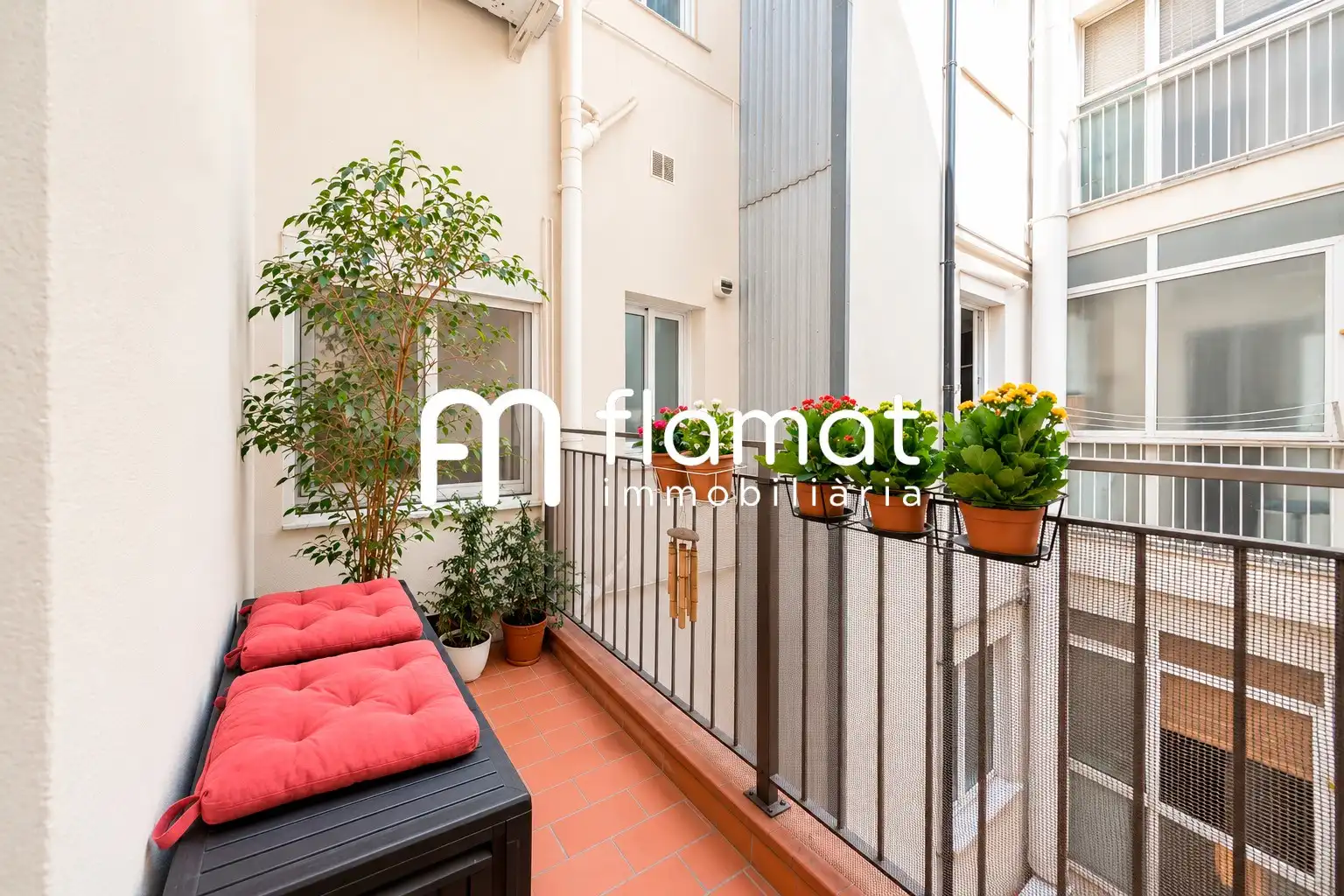 Flat with terrace for sale in Carrer de València
