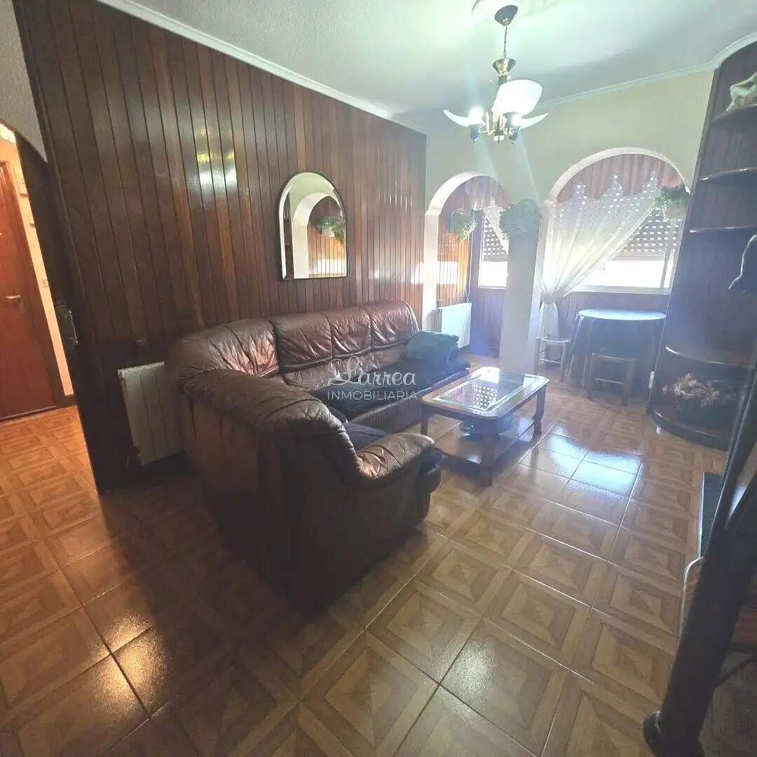 Sala de estar de Piso en venta en Amorebieta-Etxano con Calefacción, Amueblado y Balcón