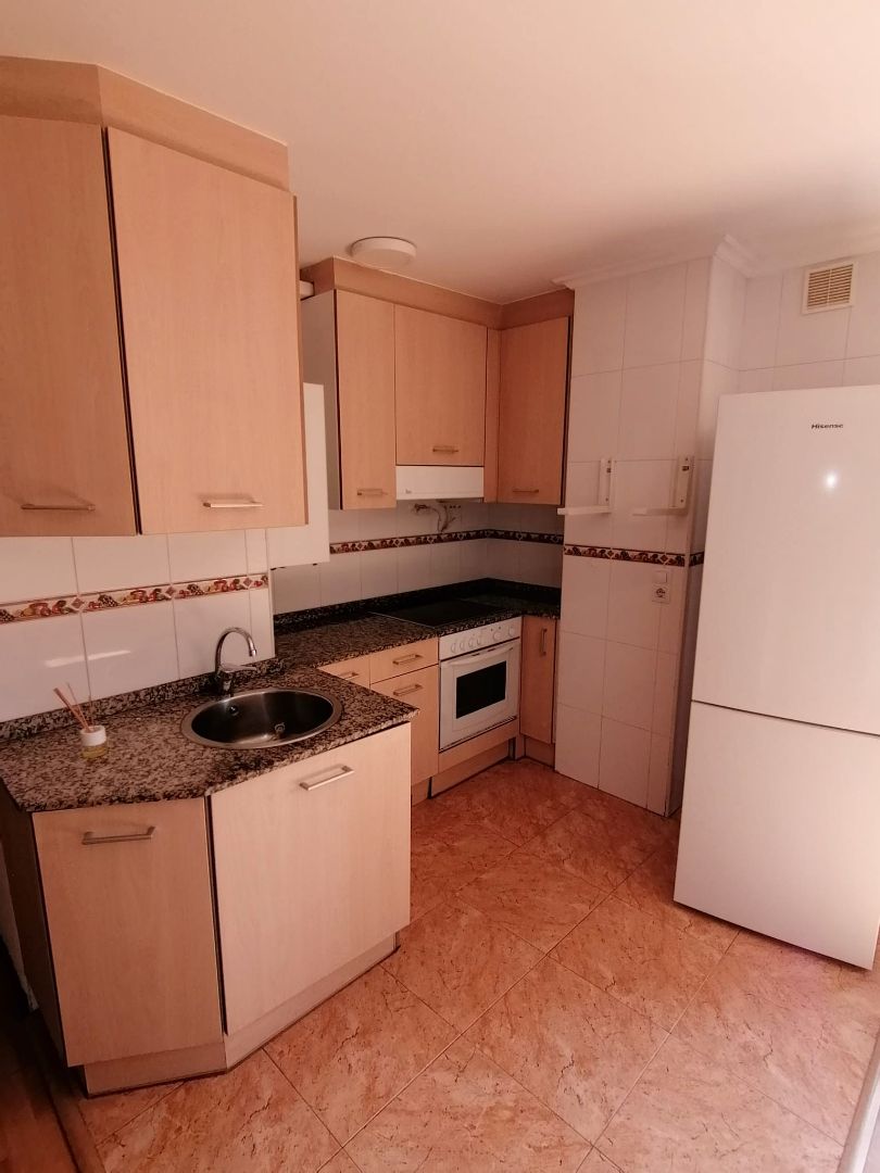 Cocina de Planta baja de alquiler en Gijón  con Calefacción, Parquet y Terraza