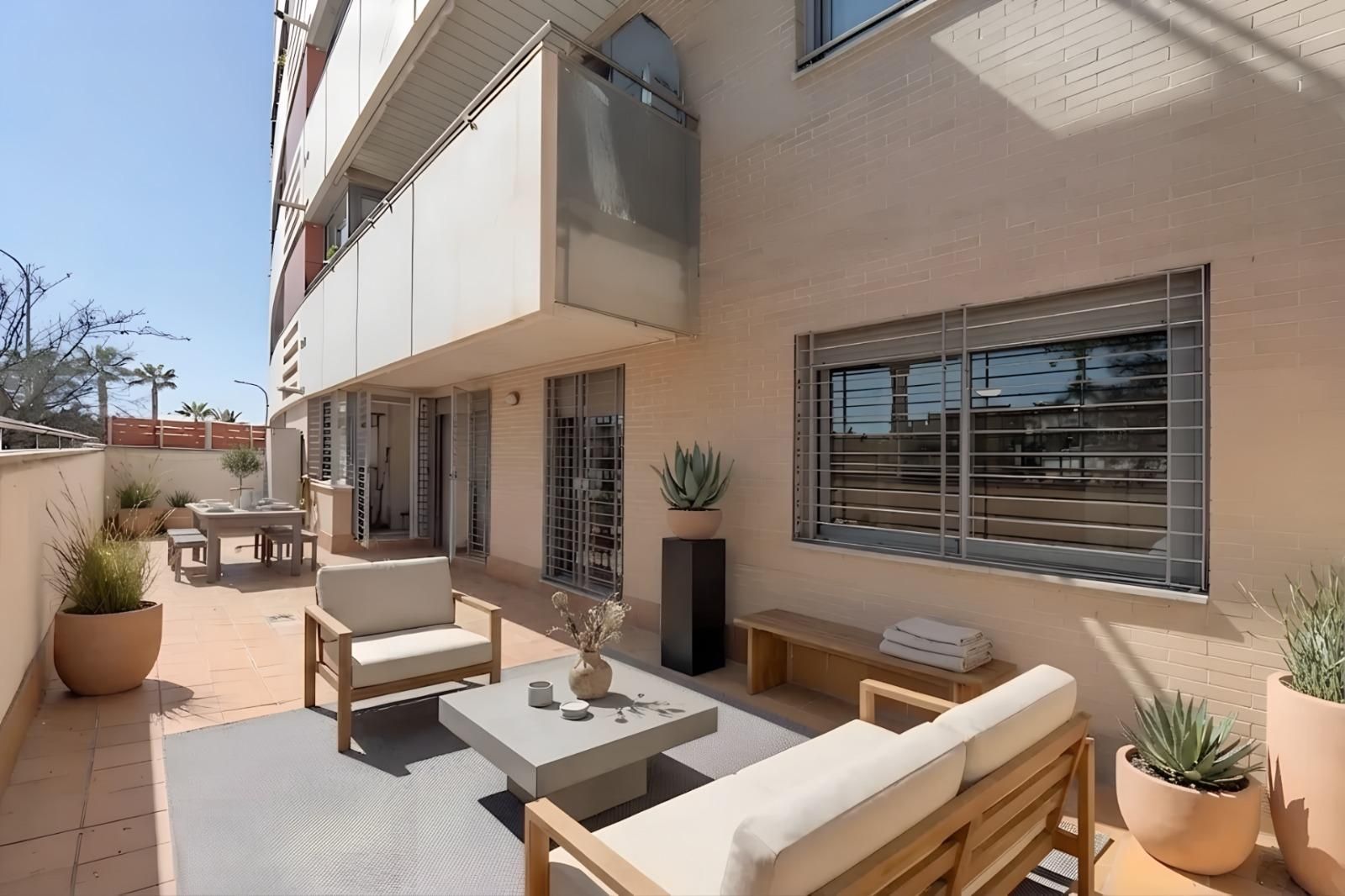 Terrasse von Wohnung zum Verkauf in  Granada Capital mit Klimaanlage, Heizung und Privatgarten