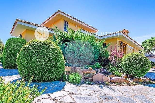 Casa-chalet en Venta en Mas Camarena en Centro