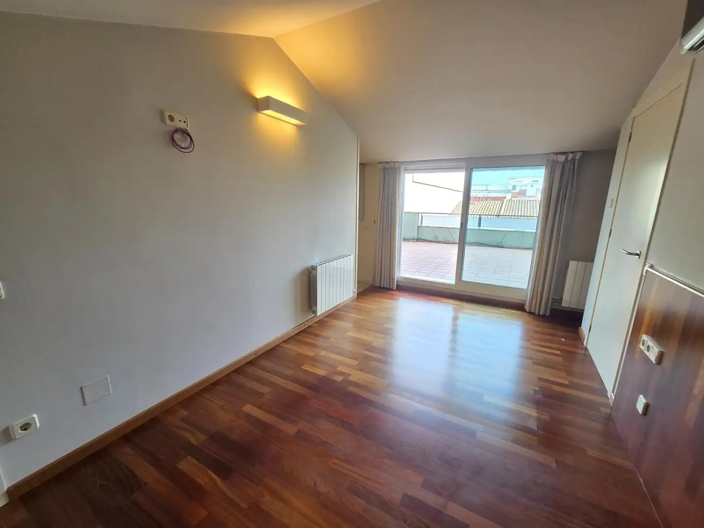 Sala de estar de Dúplex de alquiler en El Masnou con Aire acondicionado, Calefacción y Jardín privado